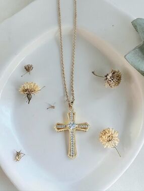 Dazzling Gold Cross Pendant Necklace with Crystal Accent
